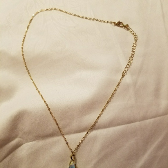 NWOT Crystal Necklace - Picture 2 of 2